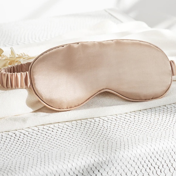Skin Worldwide Accessories - NWT SKIN WORLDWIDE Silk Sleep Mask
